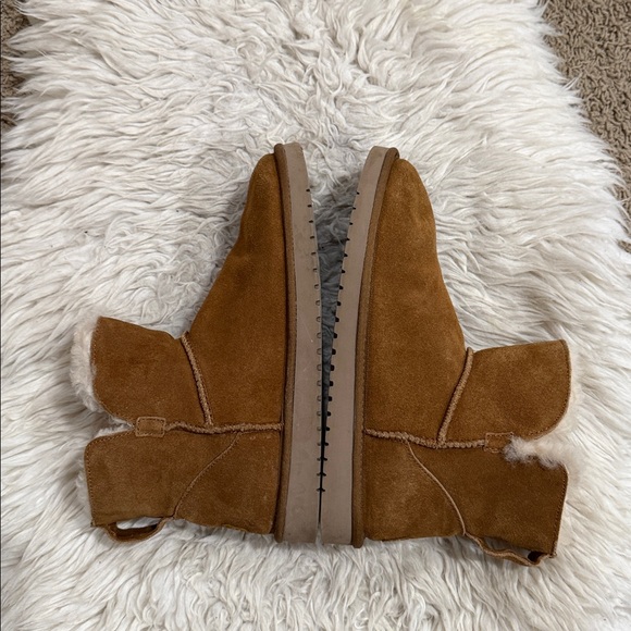 Koolaburra Short Chestnut Brown Suede Style # 1015209 Women's Size 9 Boots - Picture 2 of 8